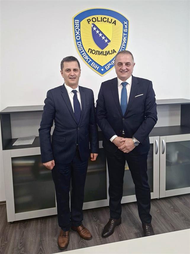 БРЧКО, 13. МАРТА /СРНА/ - Директор Службе за послове са странцима БиХ Жарко Лакета и шеф Полиције Брчко дистрикта Горан Писић разговарали су данас о миграционим кретањима на том подручју и активностима надлежних институција у праћењу и управљању миграционим процесима.