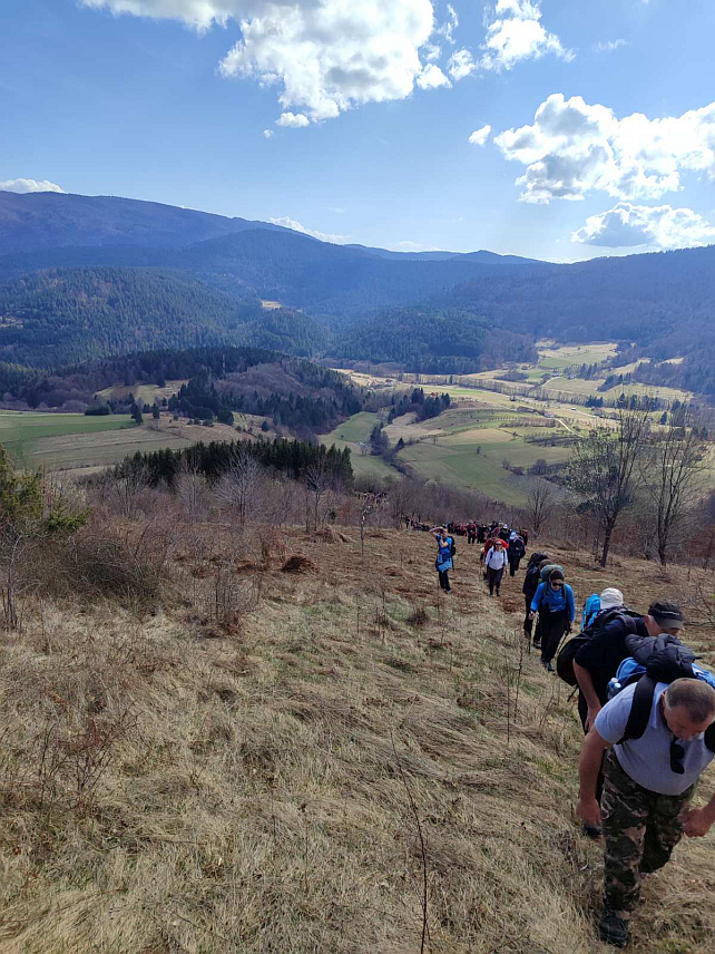 МРКОЊИЋ ГРАД, 15. МАРТА /СРНА/ - Планинарско-еколошко друштво "Видик" из Мркоњић Града данас је организовало традиционални 19. Зимски успон на Димитор на 1.483 метра надморске висине, који је окупио око 500 учесника из ове и сусједних општина и градова, али и Федерације БиХ и Хрватске.