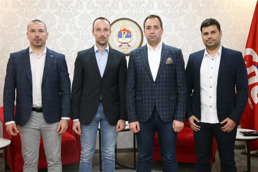 БАЊАЛУКА, 16. МАРТА /СРНА/ - Три одборника СП-а у Скупштини општине Станари приступила су СПС-у.