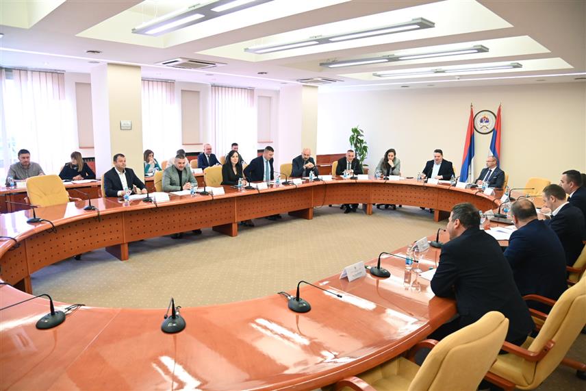 БАЊАЛУКА, 16. МАРТА /СРНА/ - Посебна сједница Народне скупштине Републике Српске о резолуцији о осуди и забрани промовисања и величања идеологије и симбола Независне Државе Хрватске /НДХ/ и усташке, нацистичке и фашистичке идеологије и симбола биће одржана сутра, одлучио је данас скупштински Колегијум.