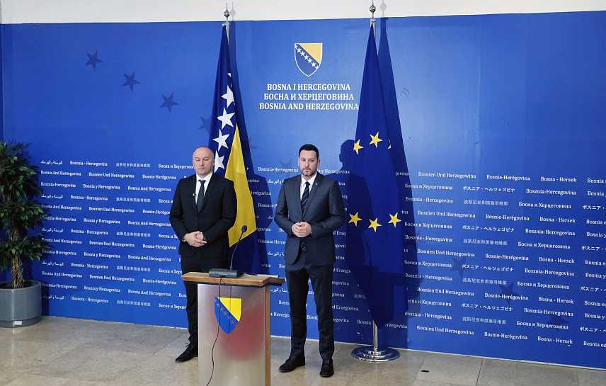 САРАЈЕВО, 17. МАРТА /СРНА/ - Директор Агенције за идентификациона документа, евиденцију и размјену података /ИДДЕЕА/ Алмир Бадњевић и предсједник Високог судског и тужилачког савјета /ВСТС/ БиХ Санин Богунић.