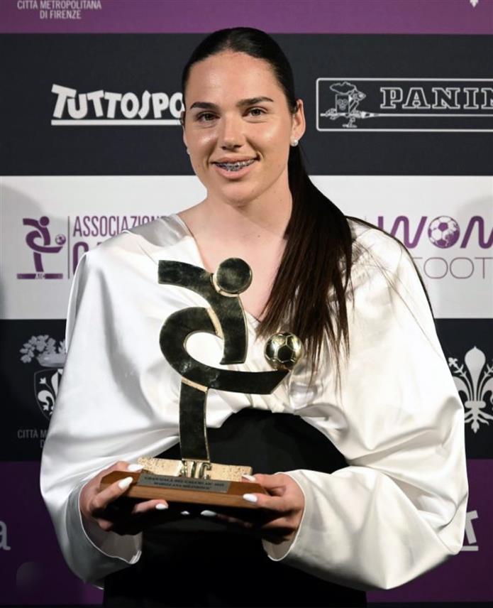 МИЛАНО, 17. МАРТА /СРНА/ - Фудбалерка миланског "Интера" и чланица репрезентације БиХ Марија Ана Милинковић са Пала уврштена је најбољи тим Серије А за сезону 2024/25.