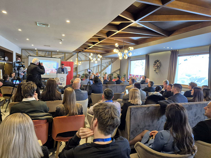 ЈАХОРИНА, 18. МАРТА /СРНА/ - На Међународном научно-стручном симпозијуму "Инфотех Јахорина 2026", који је почео данас у организацији Електротехничког факултета Универзитета у Источном Сарајеву, биће представљена 244 рада из 28 земаља свијета.