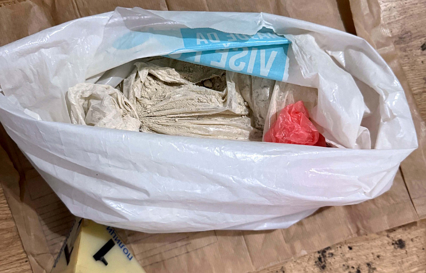 БЕОГРАД, 18. МАРТА /СРНА/ - Два припадника организоване криминалне групе ухапшена су у Србији због сумње да убили двије особе и трговали дрогом.