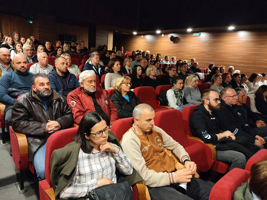 БРАТУНАЦ, 18. МАРТА /СРНА/ - У оквиру Дана позоришта "Братунац театар фест", глумци Љубовијског драмског позоришта вечерас су извели представу "Ординација", коју је режирао Драган Урошевић.