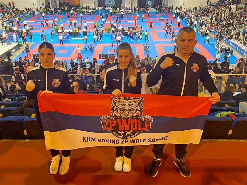 ШАМАЦ, 19. МАРТА /СРНА/ - Представнице шамачког кик-бокс клуба оствариле су запажен наступ и достојно представиле Шамац на Свјетском купу у италијанском граду Лидо ди Јесоло који је окупио више од 4.000 такмичара из свијета.
