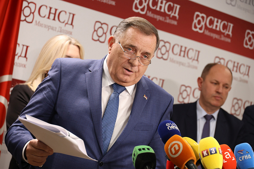 БАЊАЛУКА, 19. МАРТА /СРНА/ - Предсједник СНСД-а Милорад Додик на конференцији за новинаре у просторијама Секретаријата СНСД-a у Бањалуци./фото Борислав Здриња/
