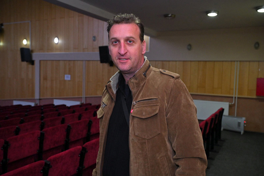 ШАМАЦ, 19. МАРТА /СРНА/ - Историјско-документарни филм "Свједок" Дениса Бојића, који говори о страдању српског народа током ратних дешавања деведесетих година и о специјалисти судске медицине Зорану Станковићу, приказан је вечерас у Обудовцу код Шамца.