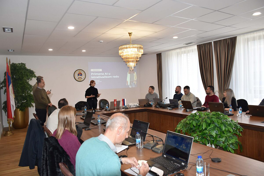 ИСТОЧНО САРАЈЕВО, 20. МАРТА /СРНА/ - На Универзитету у Источном Сарајеву одржана је дводневна радионица за академско особље о примјени алата вјештачке интелигенције у настави и научноистраживачком раду.