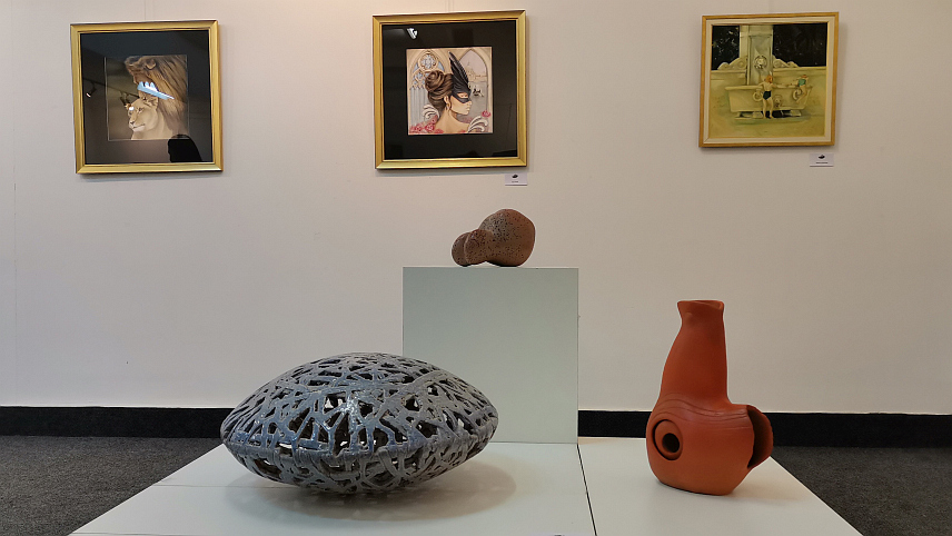 ДОБОЈ, 20. МАРТА /СРНА/ - У Добоју је отворен 27. Ликовни салон на којем се девет академских умјетника из овог града представило са 37 радова.