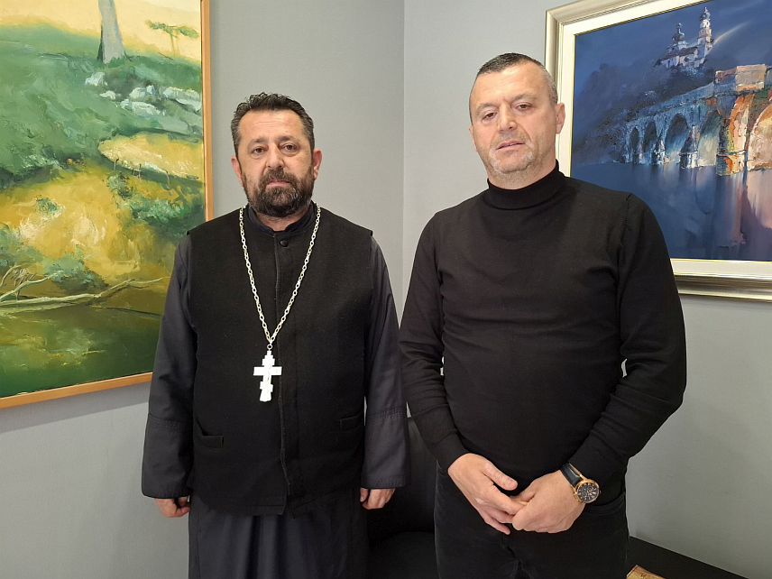 ВИШЕГРАД, 20. МАРTА /СРНА/ - Свештеник Драган Вукотић и директор Туристичке организације Вишеград Јадранко Јањић.