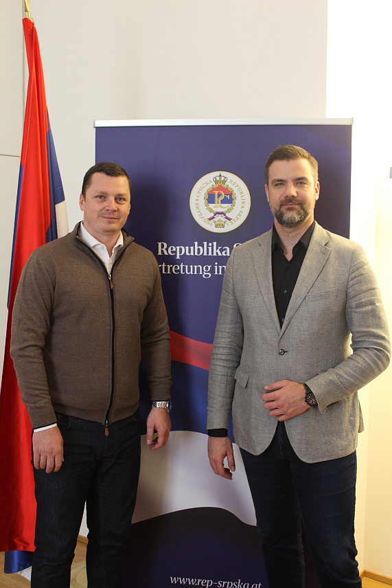 БИЈЕЉИНА, 21. МАРТА /СРНА/ - Директор Центра за социјални рад Бијељина Александар Ђурђевић и шеф Представништва Републике Српске у Бечу Младен Филиповић.