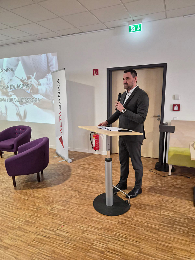 ШТРУТГАРТ, 21. МАРТА /СРНА/ - Министар за европске интеграције и међународну сарадњу Републике Српске Златан Клокић чествује на трибини која се одржава у Штутгарту у оквиру иницијативе "Заједно за дијаспору".