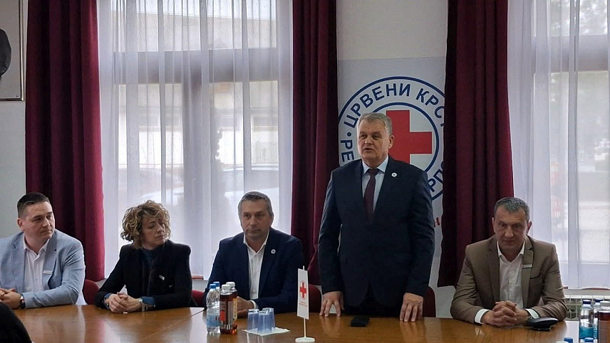 ПАЛЕ, 21. МАРТА /СРНА/ - Представници Црвеног крста Републике Српске данас су на Палама размијенили искуства са делегацијом Црвеног крста Косова и Метохије, а током сусрета представљени су програми и активности двије организације, те разговарано о могућностима унапређења сарадње у области хуманитарног дјеловања