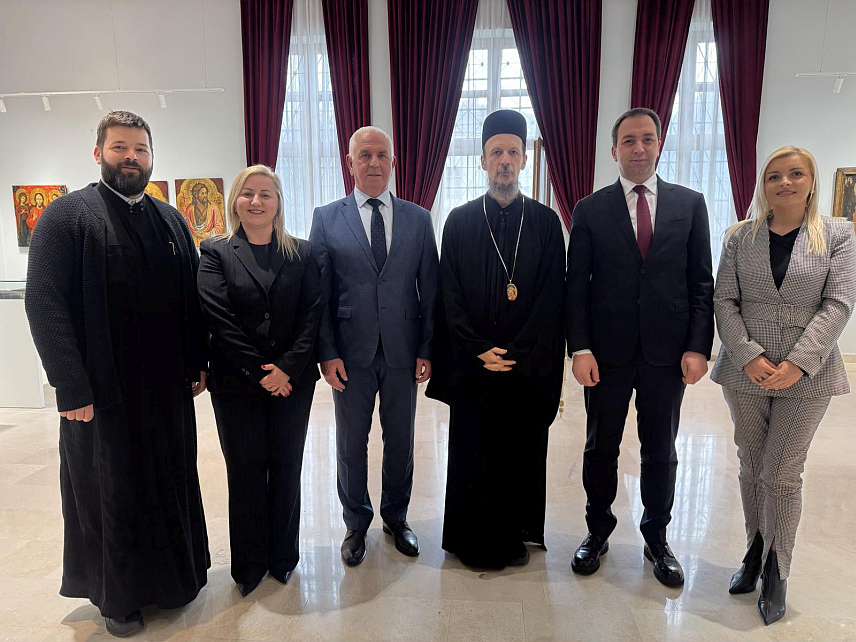 МОСTАР, 23. МАРTА /СРНА/ - Министар правде Републике Српске Горан Селак је током посјете Мостару разговарао са Његовим високопреосвештенством митрополитом захумско-херцеговачким и приморским Димитријем и генереланим конзулом Србије у том граду Васом Гујићем.