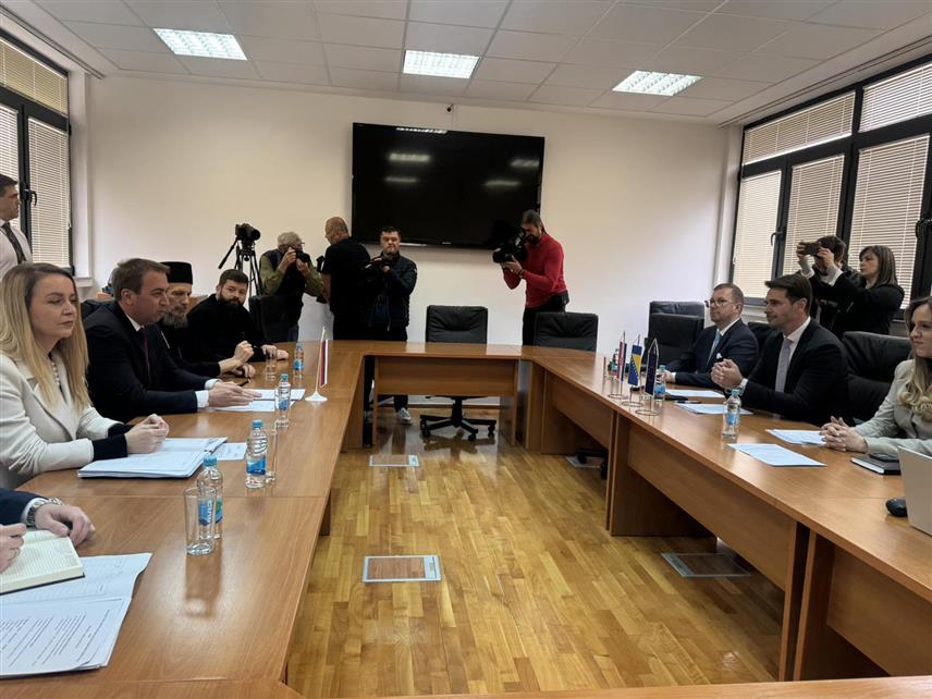 МОСTАР, 23. МАРТА /СРНА/ - Министри правде Републике Српске и Федерације БиХ /ФБиХ/ Горан Селак и Ведран Шкобић данас су у Мостару договорили институционалну сарадњу ентитета како у будућности не би долазило до проблема у процесу хармонизације имовине.
