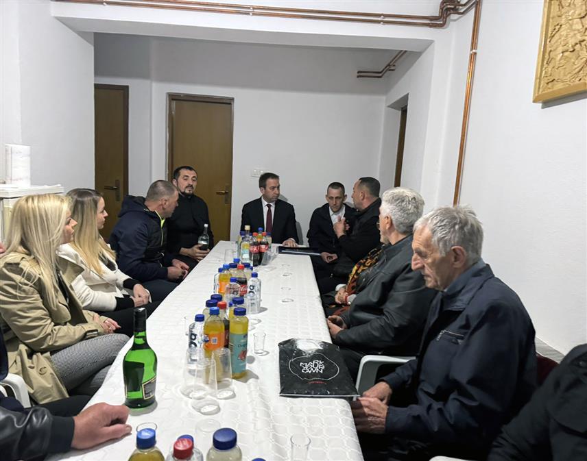 МОСТАР, 23. МАРТА /СРНА/ - Министар правде Републике Српске Горан Селак истакао је данас, након разговора са мјештанима мостарског насеља Кути који се боре против отварања каменолома изнад овог села, да нико нема право да намеће пројекте који директно угрожавају живот људи.