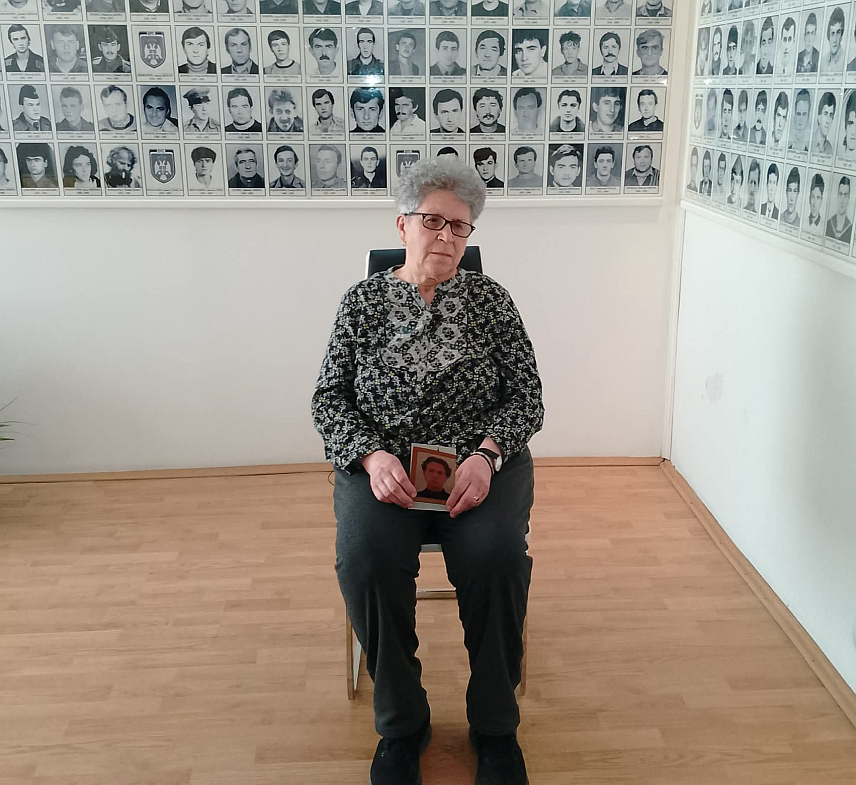 НОВИ ГРАД, 24. МАРТА /СРНА/ - Душанка Дележан из Новог Града у потресном свједочењу о страдању сина Дејана, који је са 19 година погинуо у Калиновику 1995. године.