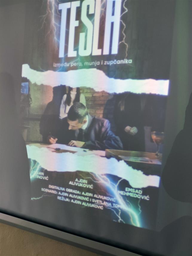 СРЕБРЕНИЦА, 24. МАРТА /СРНА/ - У оквиру обиљежавања Дана Средњошколског центра Сребреница - 30. марта, данас је у овој школи премијерно приказан краткометражни филм "Тесла између пера, муња и зупчаника", чији су аутори ученици хемијске секције и њихов професор Светлана Томић.