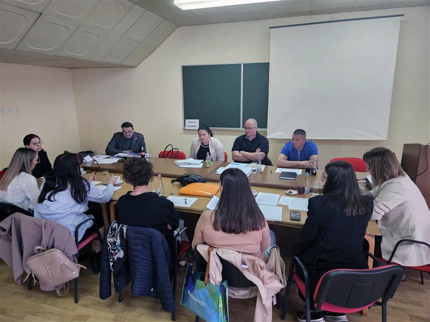 ПРИЈЕДОР, 24. МАРТА /СРНА/ - Група за координацију за спречавање насиља у породици у граду Приједору позвала је субјекте заштите да до краја априла доставе Градској управи текст за потребе израде ходограма у вези са поступањем по пријавама породичног и родно заснованог насиља у свакој појединачној институцији или групи сродних установа, као што су школе.