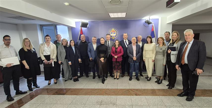 БАЊАЛУКА, 25. МАРТА /СРНА/ - Министарство просвјете и културе Српске одржали су састанак Трипартитног савјетодавног вијећа и Комисије за уписну политику, на којима је разматран приједлог плана уписа ученика у прве разреде средњих школа за школску 2026/2027. годину.