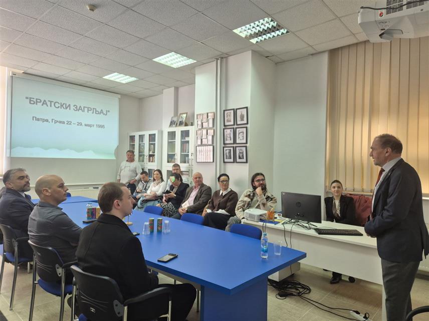 ПАЛЕ, 25. МАРТА /СРНА/ - На Филозофском факултету Пале данас је одржано предавање "Грчка - подршка и трагање Републике Српске за међународним идентитетом: братимљење Бањалуке и Патре 1995", поводом Дана државности Грчке.