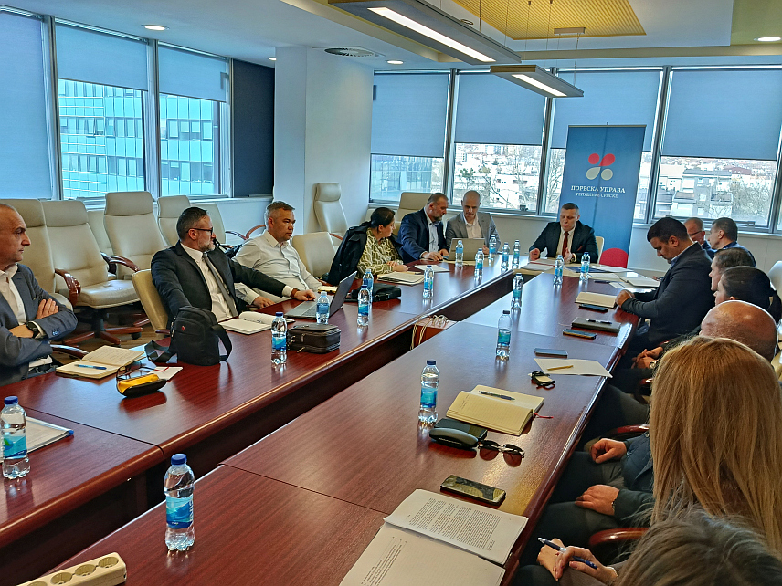 БАЊАЛУКА, 25. МАРТА /СРНА/ - Смјернице за процјену ризика од прања новца и финансирања терористичких активности за овлаштене мјењаче које су израђене у сарадњи са пројектом полицијске мисије ЕУ у БиХ /EUPA4BiH/, представљене су данас другим надзорним органима на округлом столу у просторијама Пореске управе у Бањалуци.