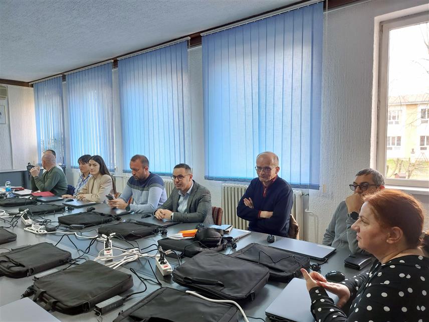 СРБАЦ, 26. МАРТА /СРНА/ - У Српцу је данас почела обука о сајбер сигурности за службенике општинске администрације, те из градова Дервента и Градишка.