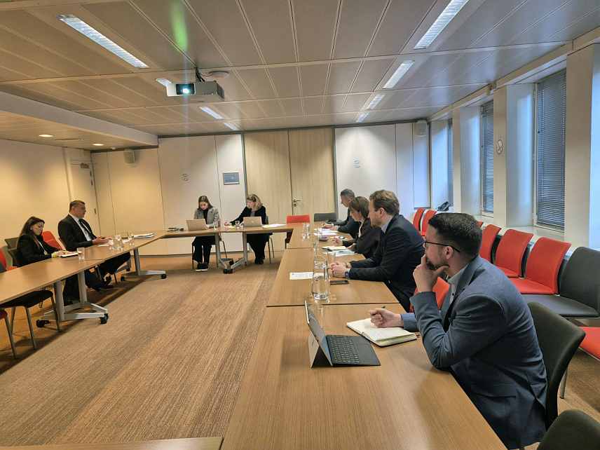 САРАЈЕВО, 26. МАРТА /СРНА/ - Проблем професионалних возача у транспортном сектору западног Балкана и ЕУ мора се рјешавати координисано, уз подршку земаља са којима БиХ остварује највећу спољнотрговинску размјену, истакао је у Бриселу потпредсједник Спољнотрговинске коморе БиХ Вјекослав Вуковић.