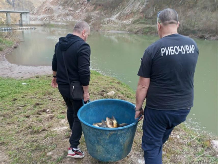 ЗВОРНИК, 26. МАРТА /СРНА/ - Спортско риболовно удружење "Бистро" из Зворника реализовало је на локалитету Дивич, као и водозахвата Медош Један на Дрињачи код насеља Глоди у Каменици.