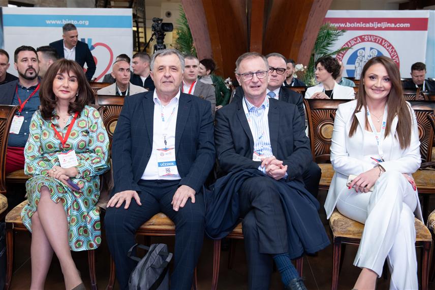 БИЈЕЉИНА, 26. МАРТА /СРНА/ - У Бијељини је данас почео симпозијум интервентне кардиологије са међународним учешћем, који је окупио више од 50 предавача и готово 200 учесника.
