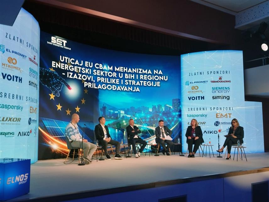 ТРЕБИЊЕ, 26. МАРТА /СРНА/ - Европски механизам за прекогранично опорезивање угљен-диоксида – ЦБАМ увео је нове трошкове за предузећа, што ће условити неминовни раст цијене производа који се опорезују, изјавила је Срни модератор панела о ЦБАМ-у Арнеса Борчак у оквиру Самита енергетике у Tребињу.	
