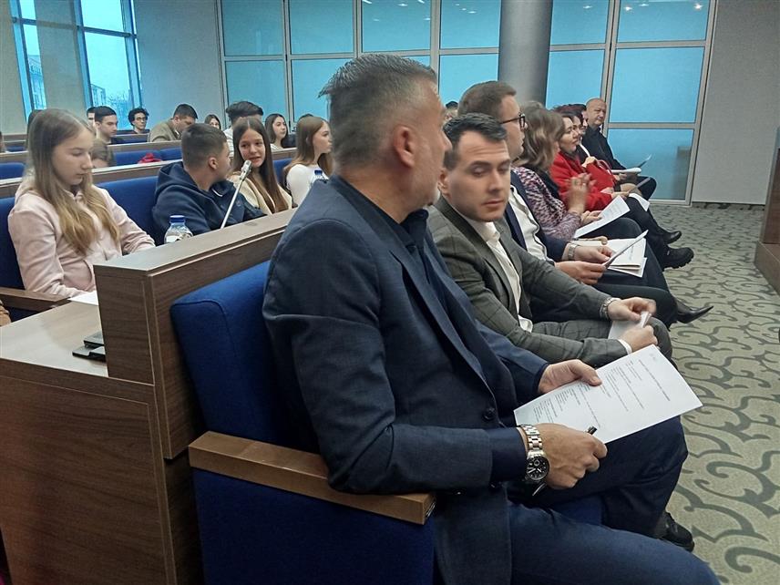 БИЈЕЉИНА, 27. МАРТА /СРНА/ - У Бијељини је данас одржана сједнице Дјечије скупштине, поводом Дана свјесности о аутизму - 2. априла и Дана особа са Дауновим синдромом - 21. марта, на којој је указано на њихова права и потребе.