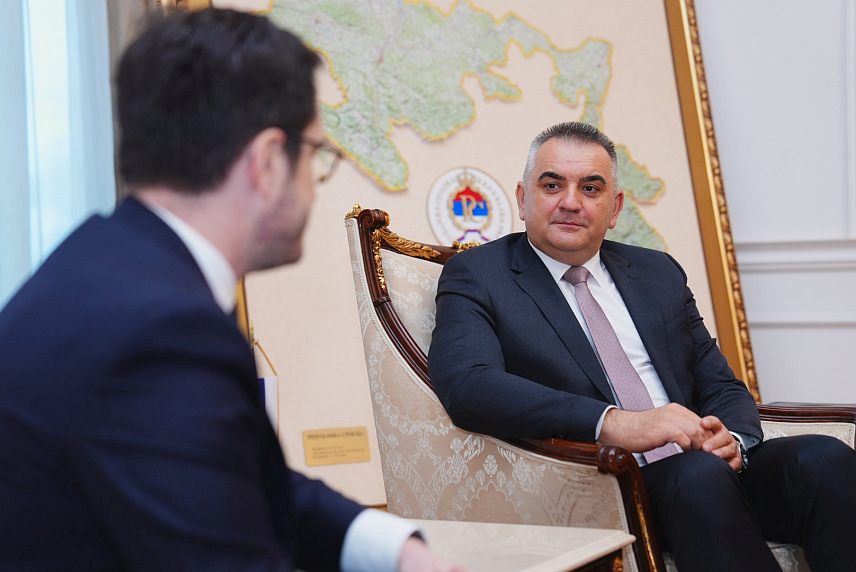 БАЊАЛУКА, 27. МАРТА /СРНА/ - Предсједник Владе Републике Српске Саво Минић на састанку у Бањалуци са амбасадором Француске у БиХ Франсоом Делмасом.