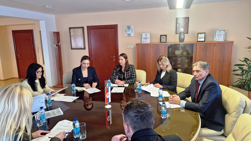 БАЊАЛУКА, 27. МАРТА /СРНА/ - Бањалука ће од 10. до 16. маја бити домаћин Европског отвореног првенства у футсалу за ученике до 18 година које ће окупити 250 учесника, сврстаних у 16 екипа из 11 земаља, објављено је након прве сједнице Организационог одбора.	
