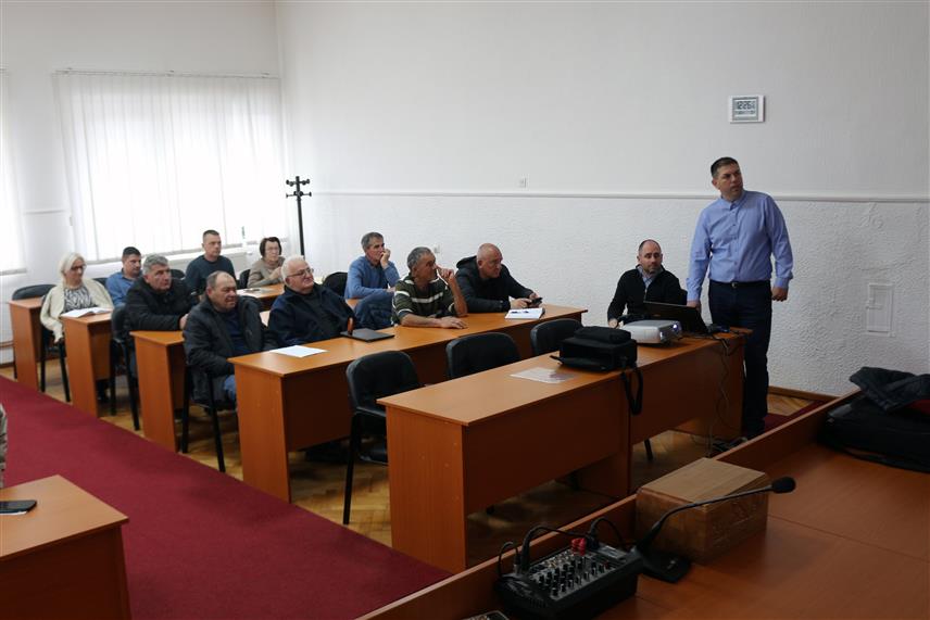 РОГАТИЦА, 27. МАРТА /СРНА/ - У Рогатици је данас представљен правилник о условима и начину остваривања подстицаја за развој пољопривреде и села за 2026. годину намијењених пољопривредним произвођачима и заинтересованим грађанима.