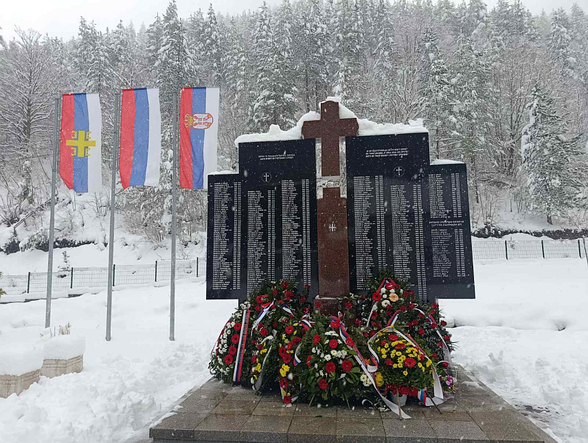 ШИПОВО, 28. МАРТА /СРНА/ - У манастиру Глоговац код Шипова данас је служен парастос и положени су вијенци на спомен-обиљежје погинулим борцима и цивилним жртвама Одбрамбено-отаџбинског рата поводом 34 године од формирања Деветнаесте пјешадијске бригаде Србобран.