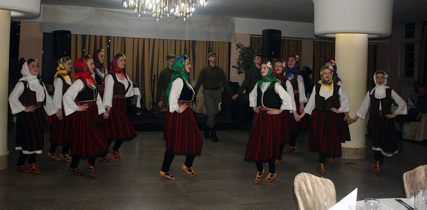 МРКОЊИЋ ГРАД, 29. МАРТА /СРНА/ - На традиционалној манифестацији "Вече Мркоњићана у Београду" културно-умјетничким програмом представљени су традиција, обичаји и стваралаштво мркоњићког краја.