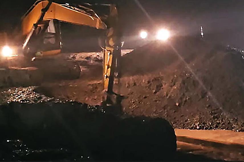 БИЈЕЉИНА, 29. МАРТА /СРНА/ - У Великој Обарској код Бијељине уклоњена је баријера и обезбијеђен несметан проток воде кроз Мајевички ободни канал према ријеци Сави.