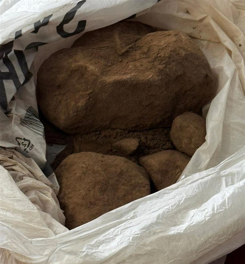 ТУЗЛА, 30. МАРТА /СРНА/ - Тузлак чији су иницијали С.Д. /56/ ухапшен је због посједовања хероина чија се тржишна вриједност процјењује на око 155.000 КМ.