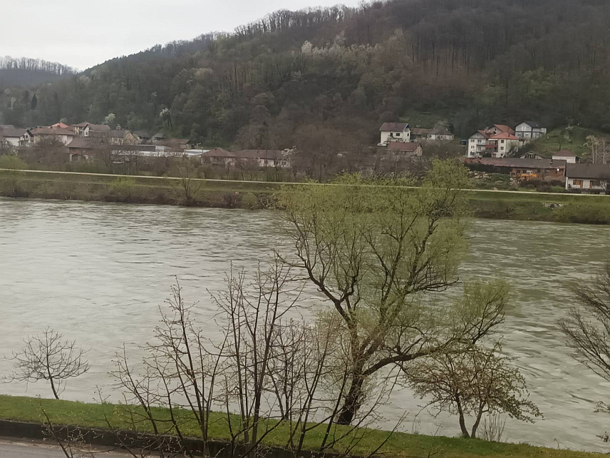 ЗВОРНИК, 30. МАРТА /СРНА/ - Водостаји ријека на подручју Зворника су стабилни, а проток Дрине на Хидроелектрани "Мали Зворник" у пројектованим је границама, саопштено је из Градске управе.