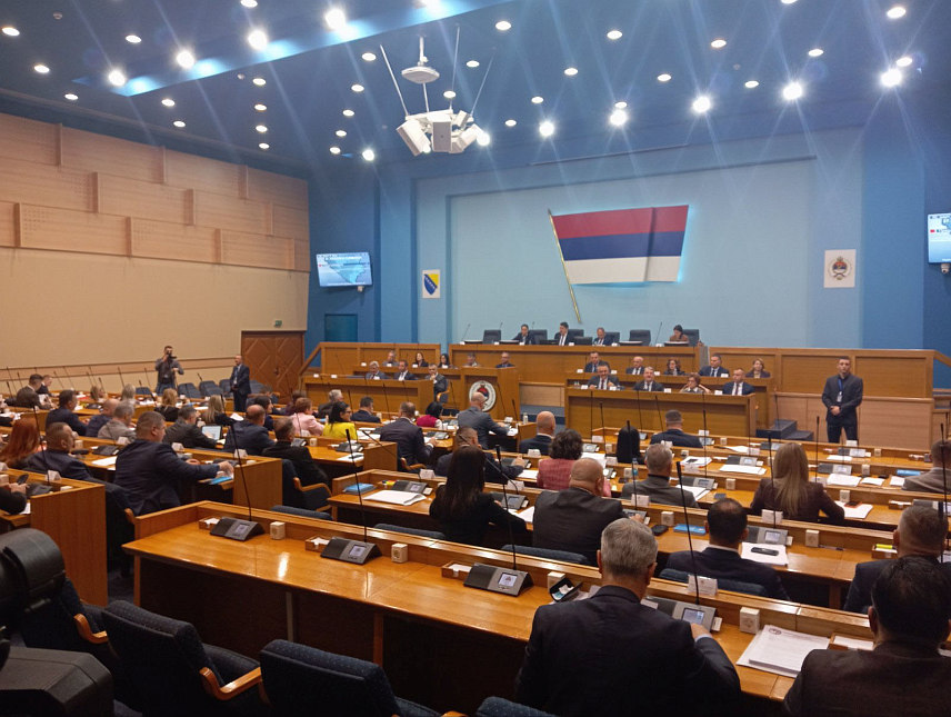 БАЊАЛУКА, 30. МАРТА /СРНА/ - Посебна сједница Народне скупштине Републике Српске у Бањалуци, а на дневном реду је повећање плата радницима у јавном сектору.