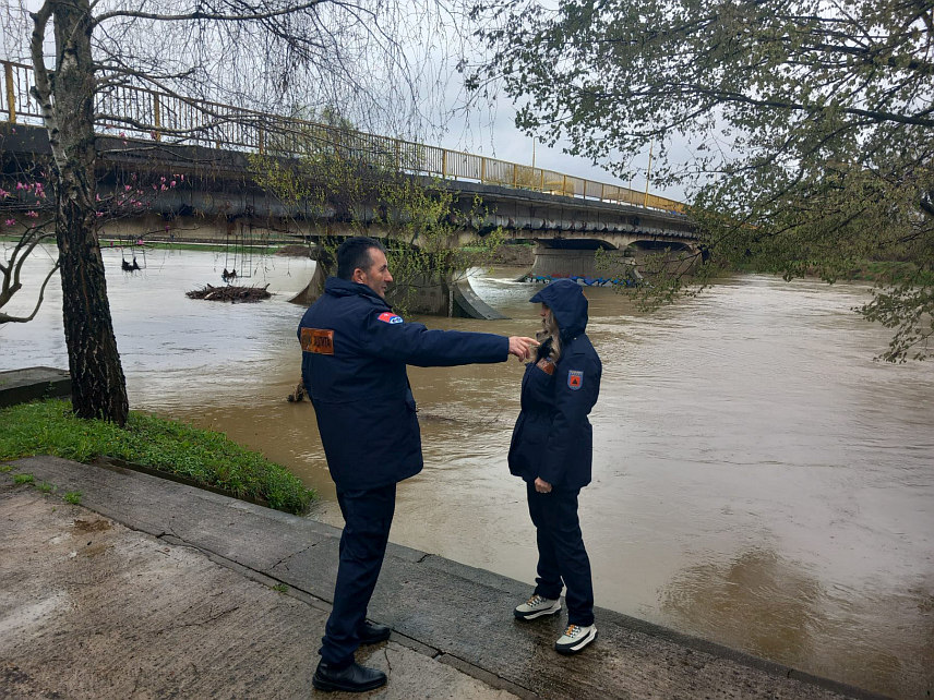 ПРИЈЕДОР, 30. МАРТА /СРНА/ - У Приједору је у посљедња два дана пало двоструко више кише у односу на мјесечни просјек, водостај Сане повећан је због бујичних потока и вода које се сливају са Козаре, а охрабрује податак да стагнира водостај Сане узводно, у Санском Мосту и Кључу.