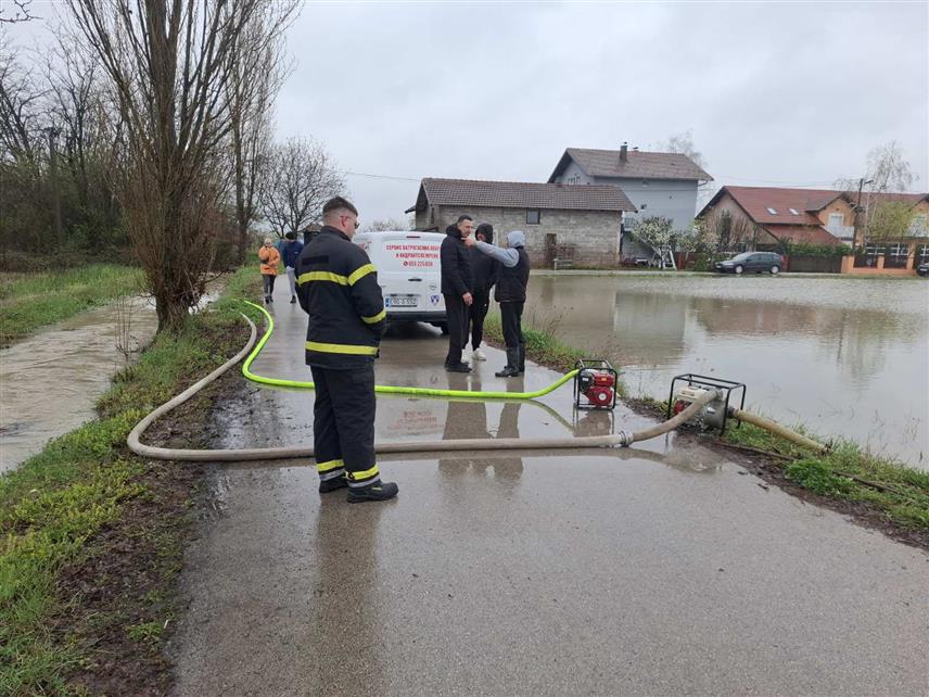 БИЈЕЉИНА, 30. МАРТА /СРНА/ - Припадници Ватрогасно-спасилачке јединице Бијељина имали су три интервенције помоћи становништву због проблема узрокованих повећаним падавинама.