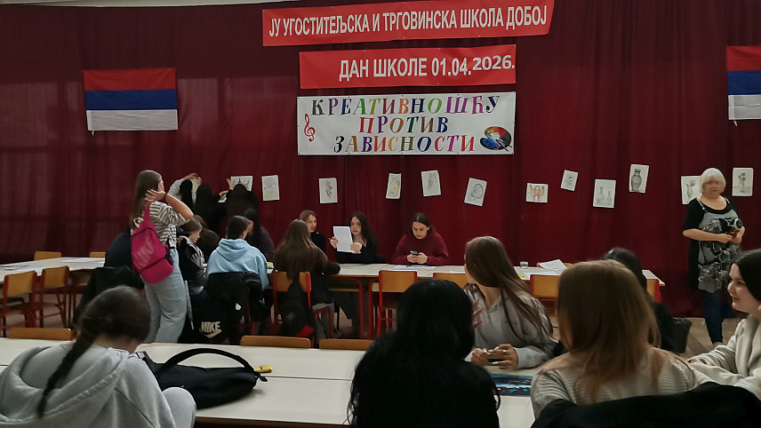 ДОБОЈ, 30. МАРТА /СРНА/ - У добојској Угоститељској и трговинској школи је данас одржана манифестација "Креативношћу против зависности".