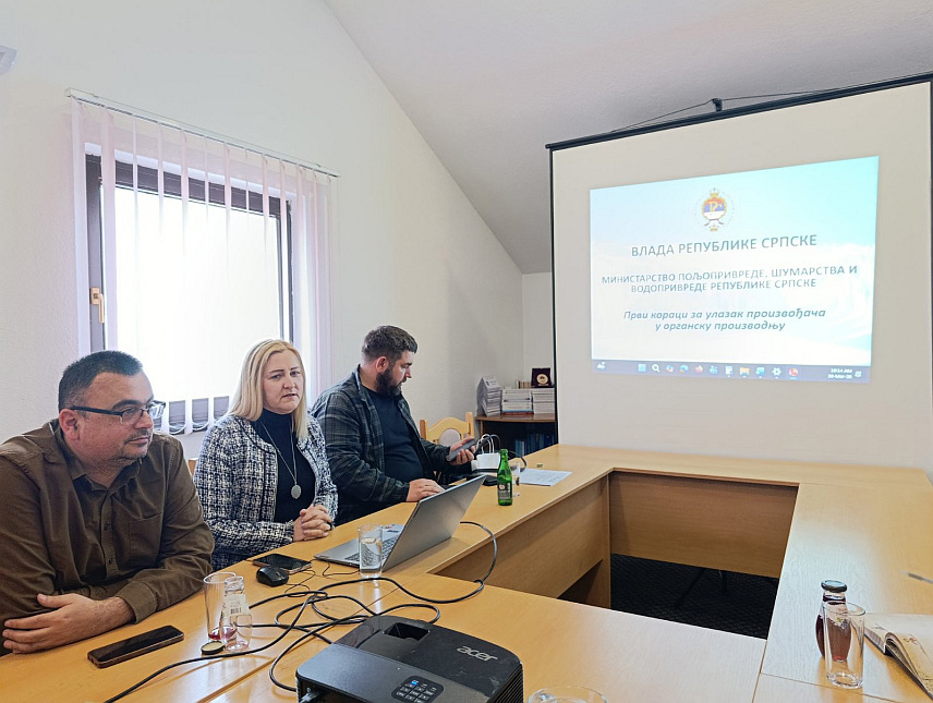 ЈЕЗЕРО/ШИПОВО, 30. МАРТА /СРНА/ - У општинама Језеро и Шипово данас су одржана предавања за пољопривредне произвођаче о првим корацима за улазак у органску производњу.