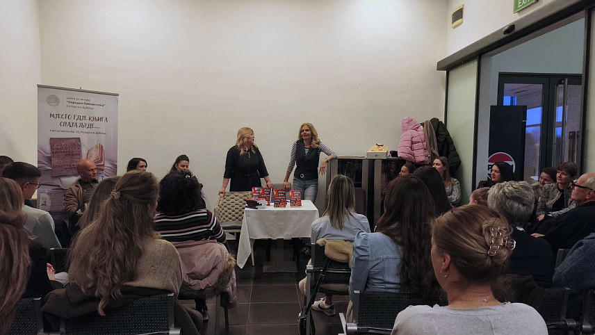 КОЗАРСКА ДУБИЦА, 31. МАРТА /СРНА/ - Народна библиотека Козарска Дубица обиљежила је 62 године постојања књижевном вечери са једном од најчитанијих ауторки региона, Мирјаном Бобић Мојсиловић.