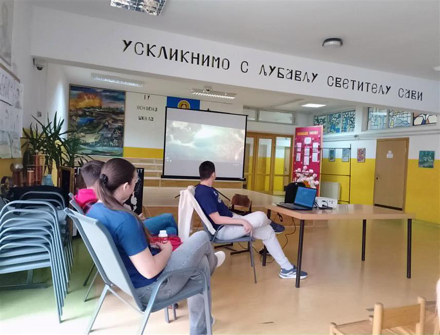 НОВИ ГРАД, 31. МАРТА /СРНА/ - У Основној школи "Свети Сава" у Новом Граду данас је приказан филм "Борба за опстанак" који се бави проблемом Трговске горе, локације на којој Хрватска планира да складишти радиоактивни отпад, а чији је аутор ученик деветог разреда Гаврило Тривановић.	

