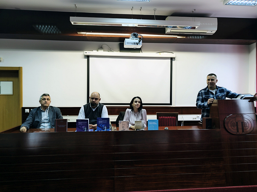 БАЊАЛУКА, 31. МАРТА /СРНА/ - На Факултету политичких наука Универзитета у Бањалуци представљено је пет научних монографија поводом дана ове високошколске установе, а с циљем промоције Факултета будућим студентима.