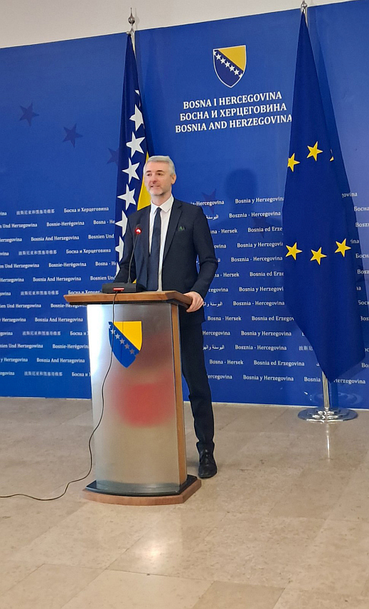 САРАЈЕВО, 31. МАРТА /СРНА/ - Министар саобраћаја и транспорта у Савјету министара Един Форто на конференцији за новинаре у Сарајеву уочи округлог стола "Од возачке дозволе до цесте: гдје губимо безбједност?".